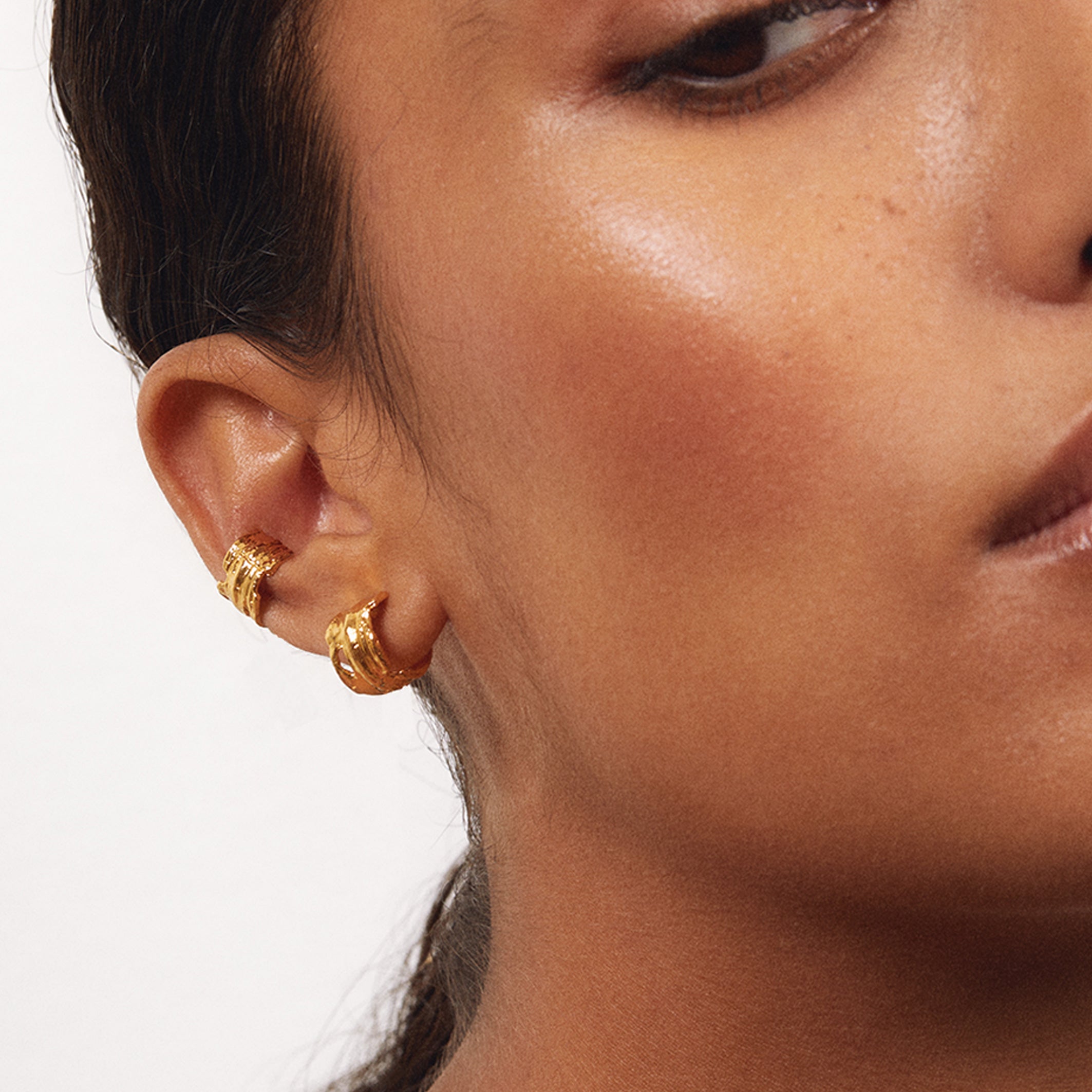 Elise Tsikis – Peni Gold Earcuff