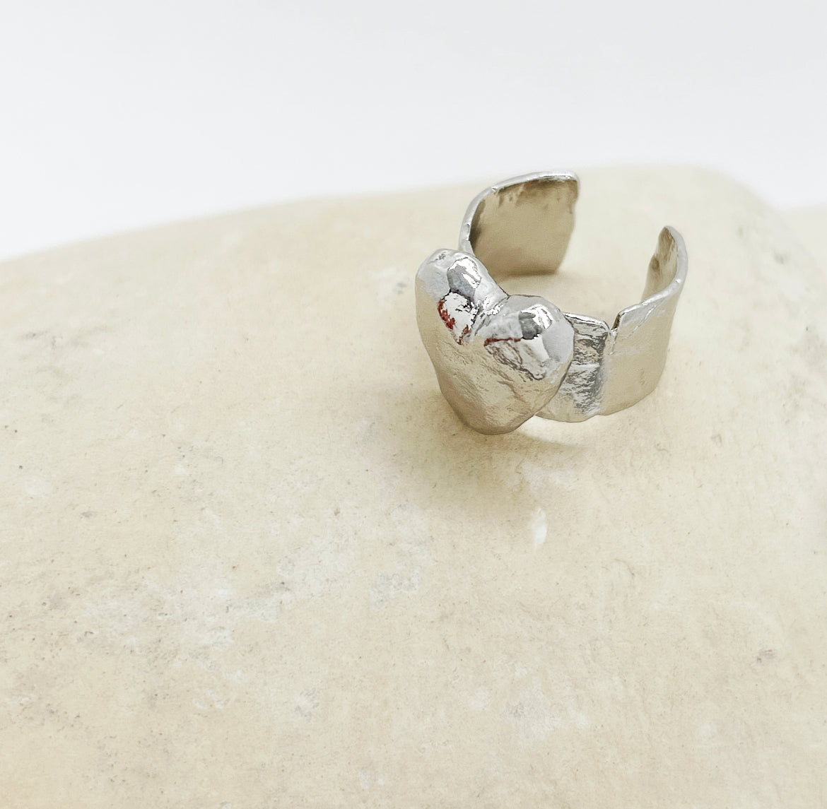 Elise Tsikis - Egra Heart Adjustable Ring