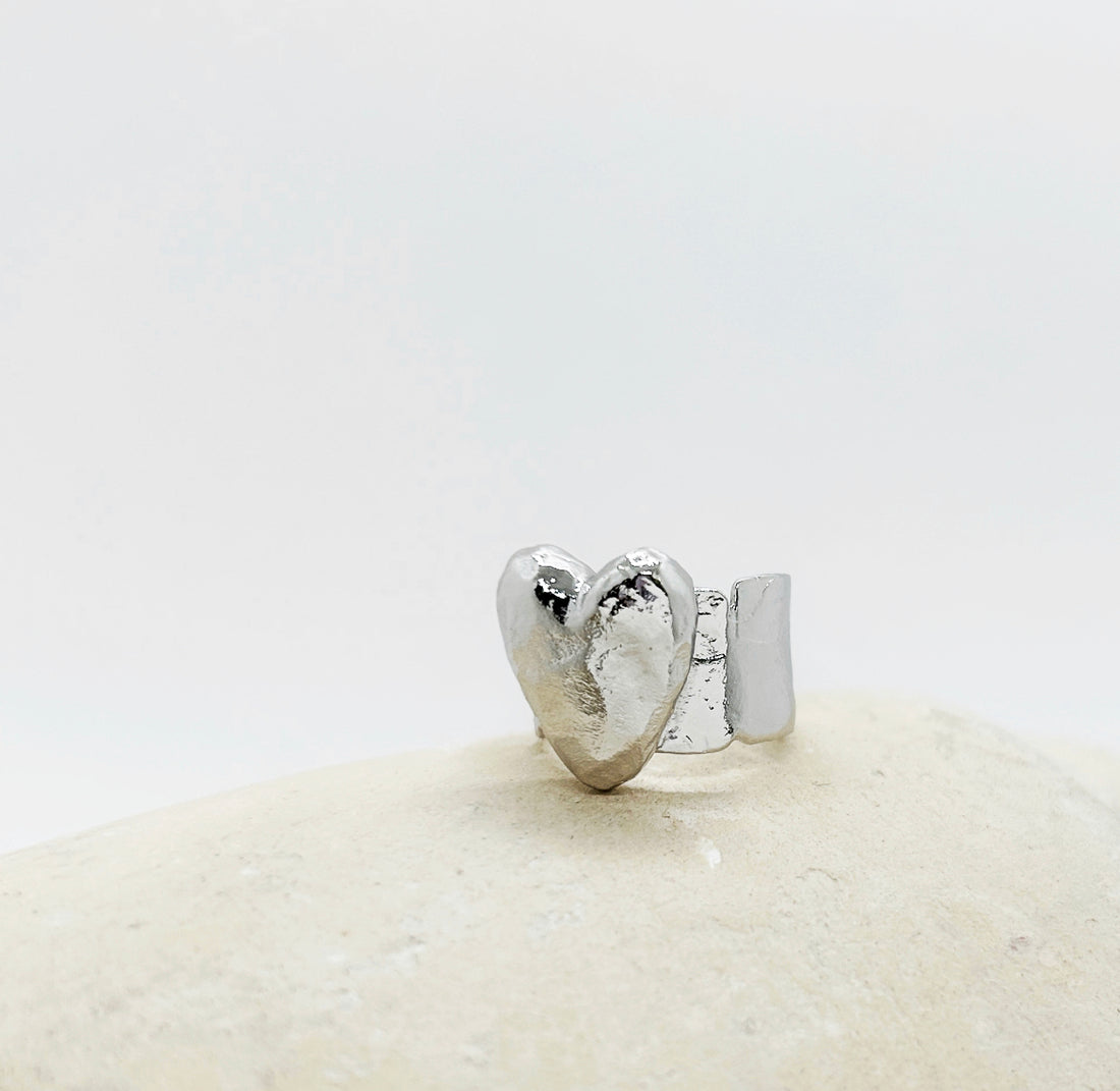 Elise Tsikis - Egra Heart Adjustable Ring
