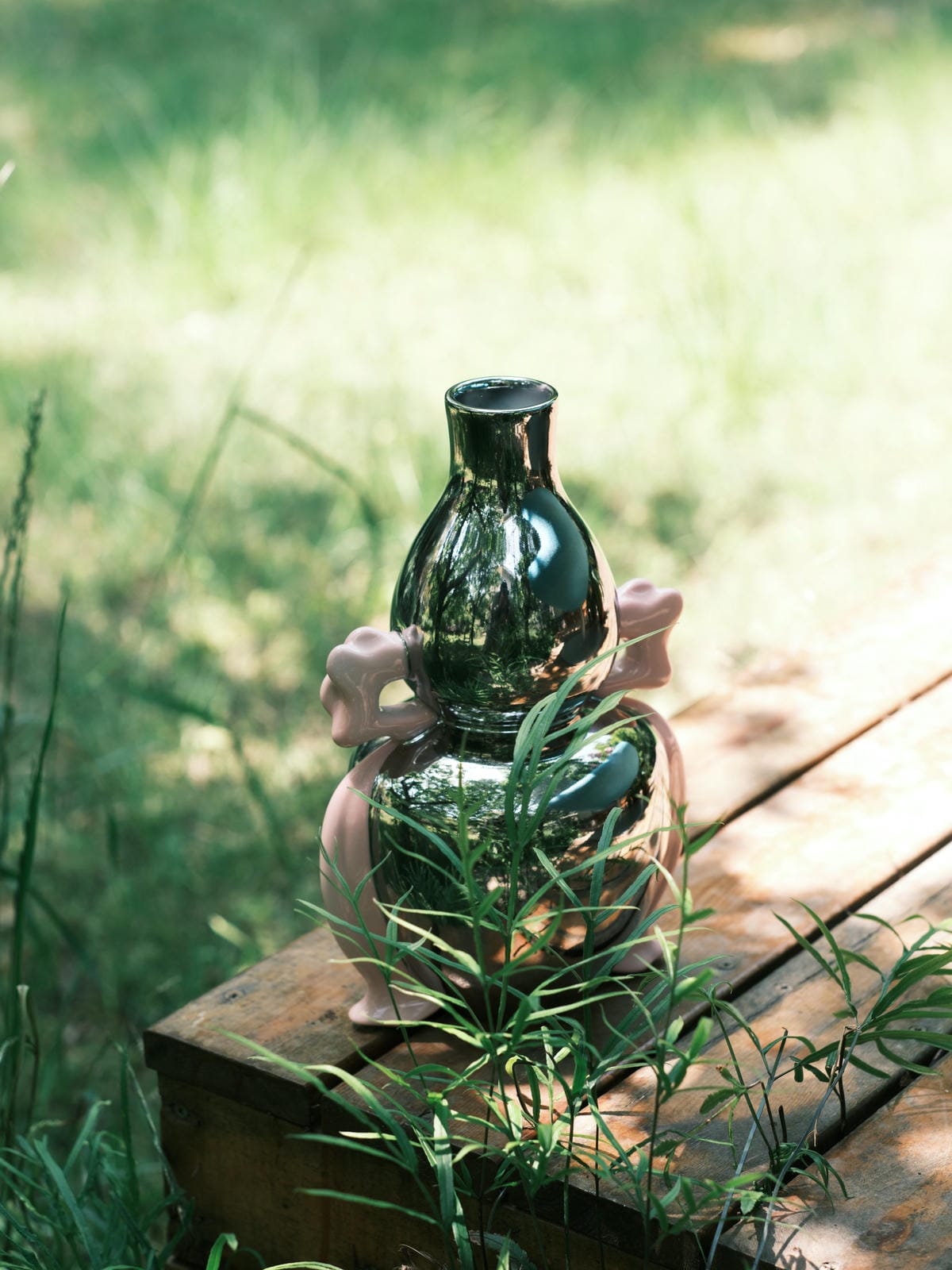 XI XING LE - Auspicious Kirin Hulu Vase –  silver with pink ribbon