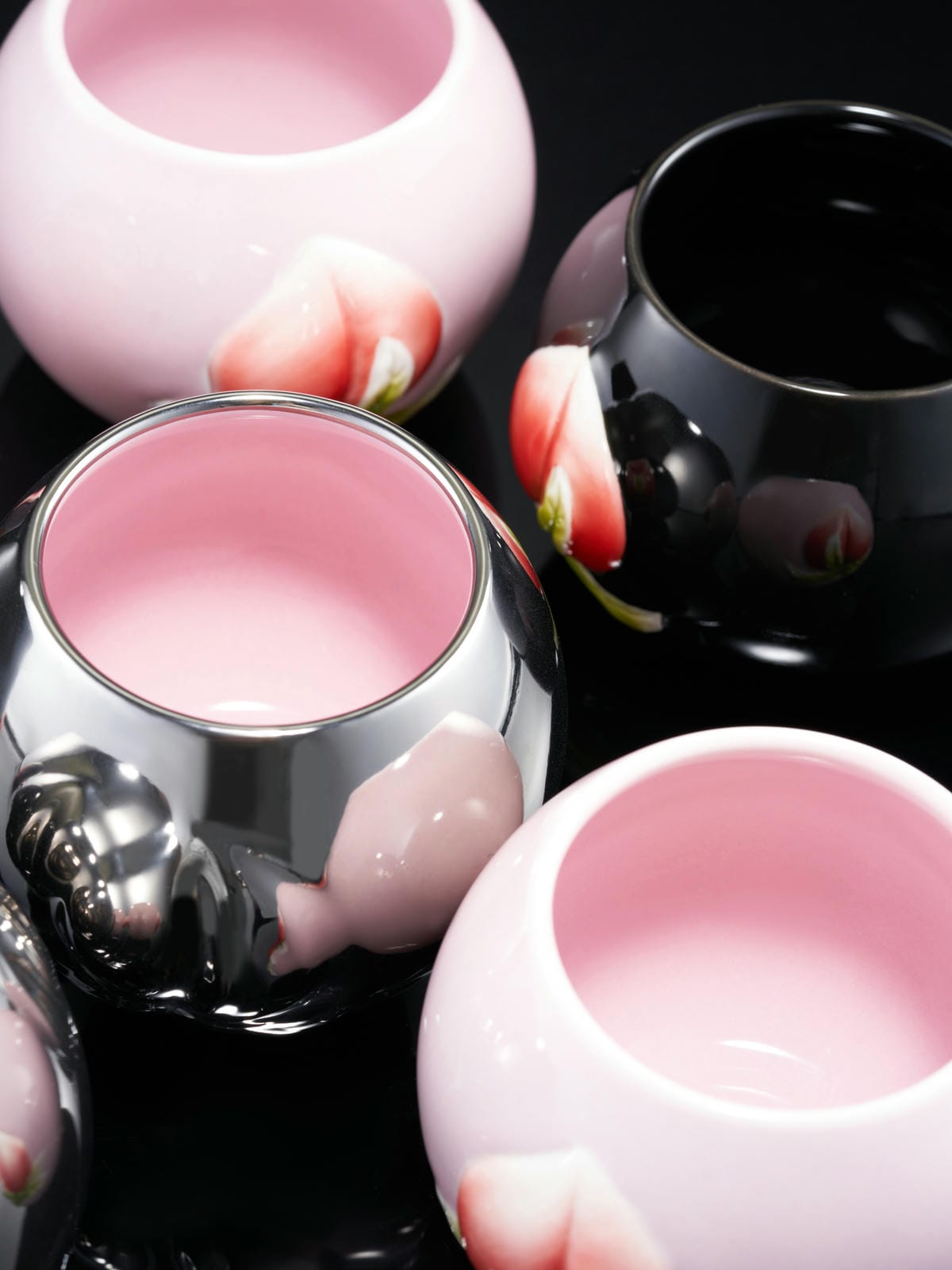 XI XING LE - Fulu Peach Round Teacups -  pair