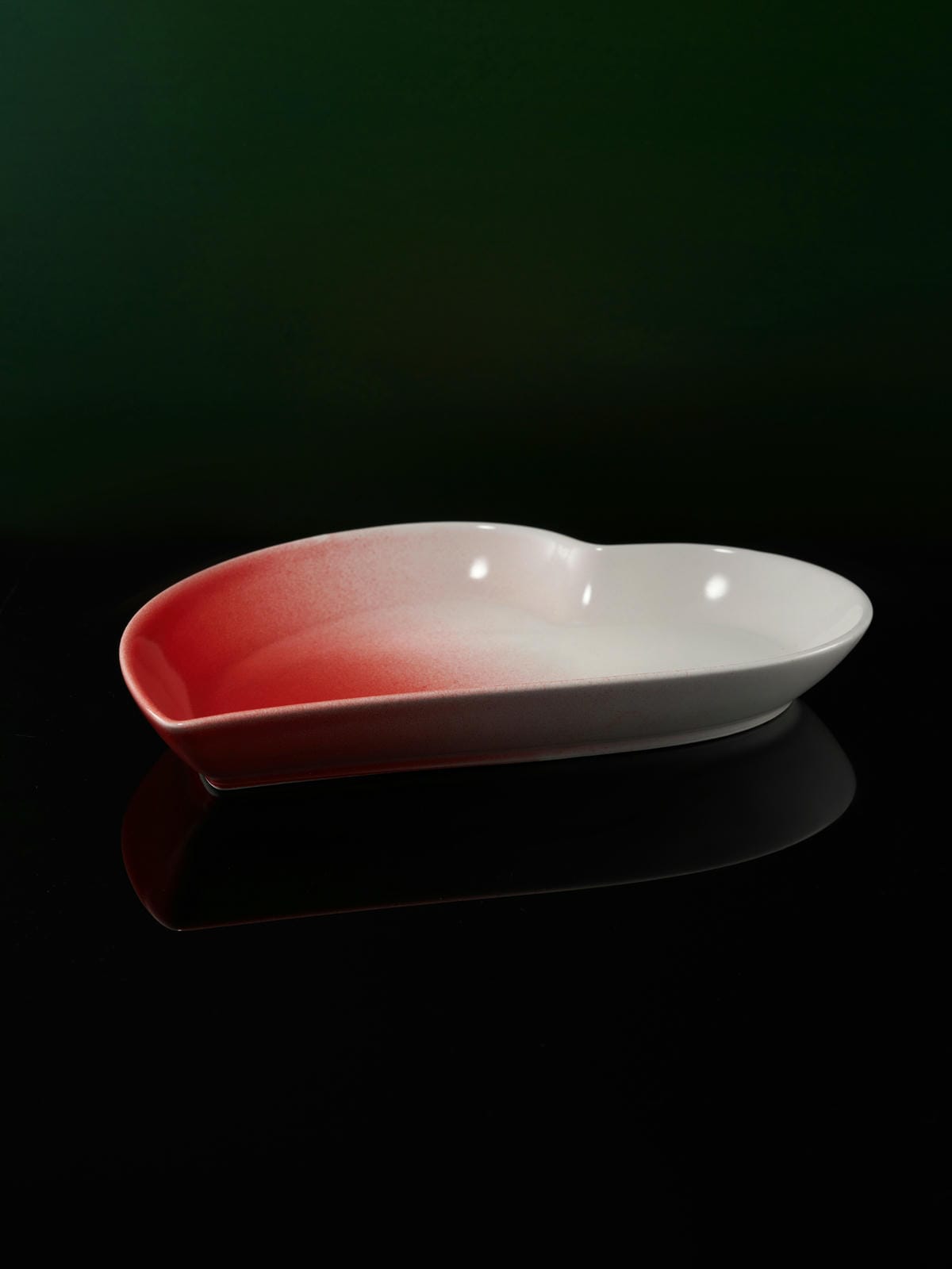 XI XING LE - Droplet Heart-Shaped Plate - Red and White Gradient
