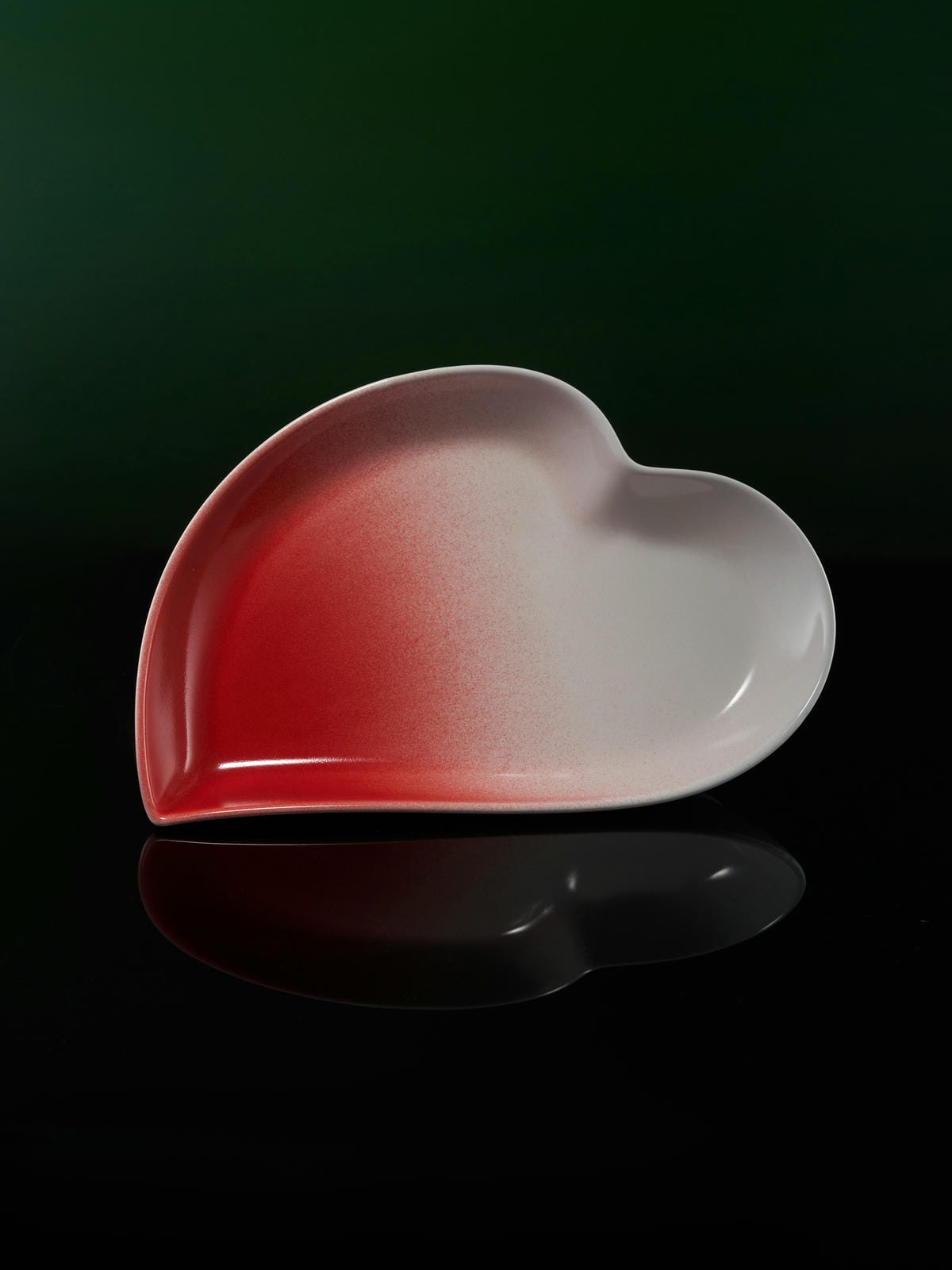 XI XING LE - Droplet Heart-Shaped Plate - Red and White Gradient